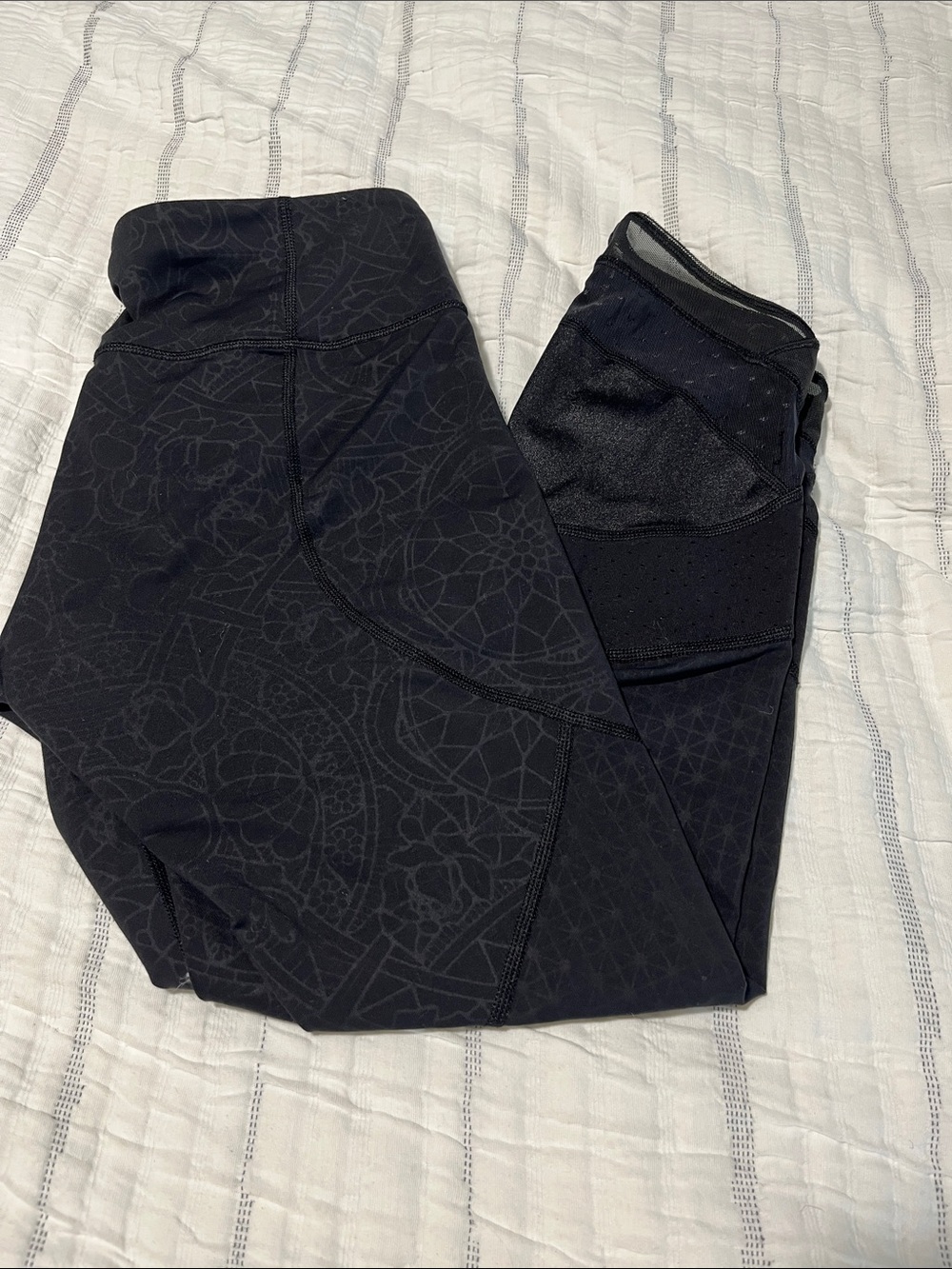 lululemon athletica Black Cropped Patterned Leggings